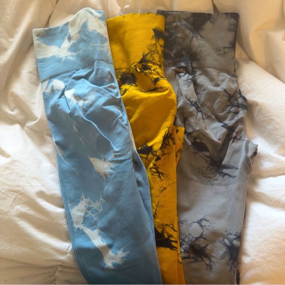 3 pairs of scrunch leggings